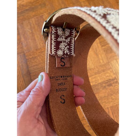 Lucky Brand embroidered leather belt with a brass buckle - Picture 3 of 3